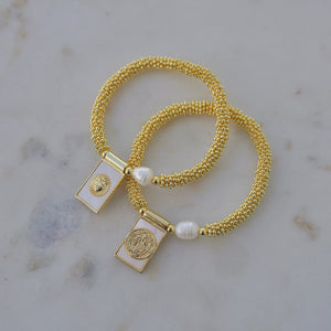 Nacre scapular bracelet