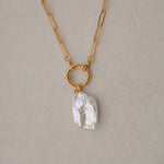 Cargar imagen en el visor de la galería, Barroque pearl necklaces
