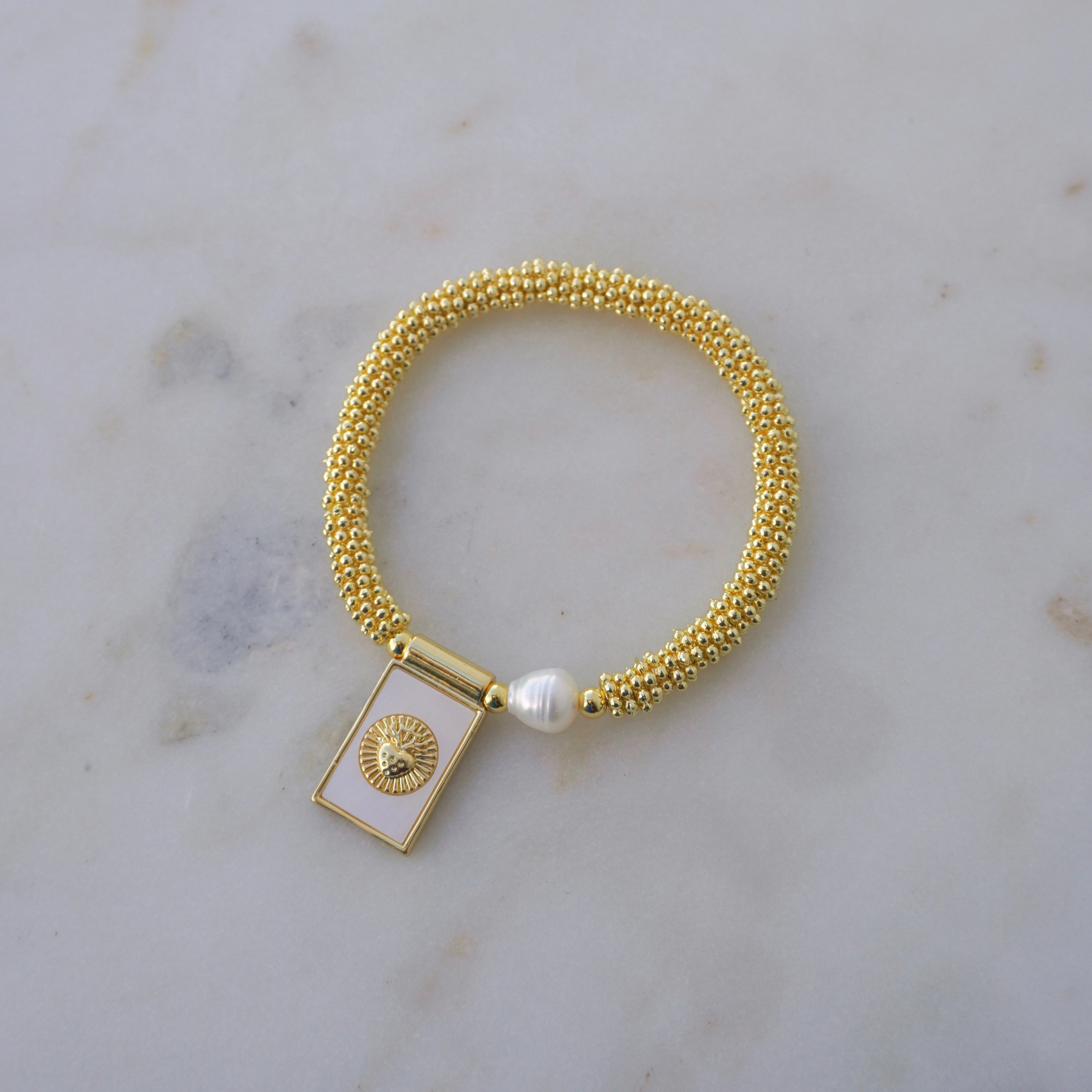 Nacre scapular bracelet