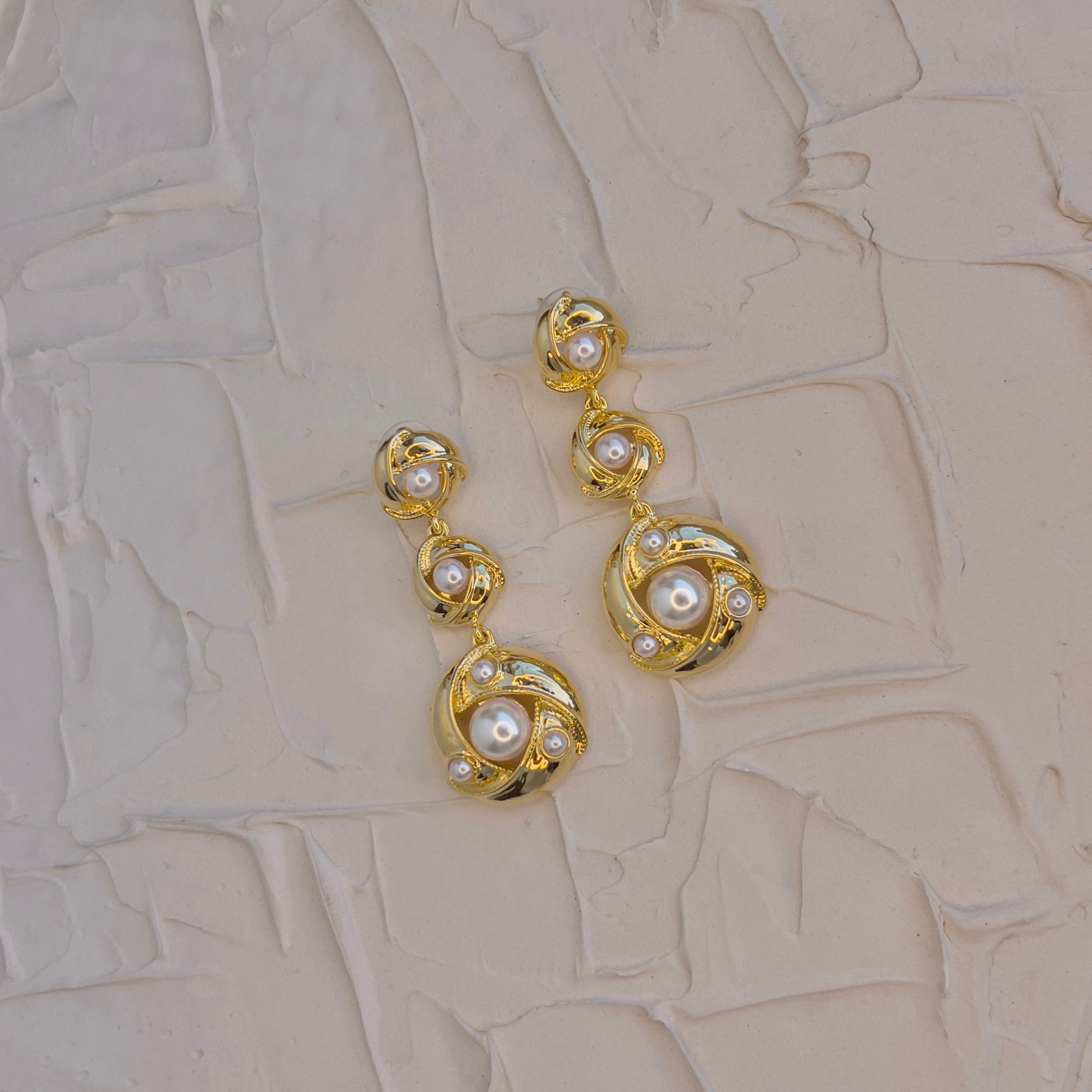 Statement pearly earrings