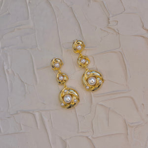 Statement pearly earrings