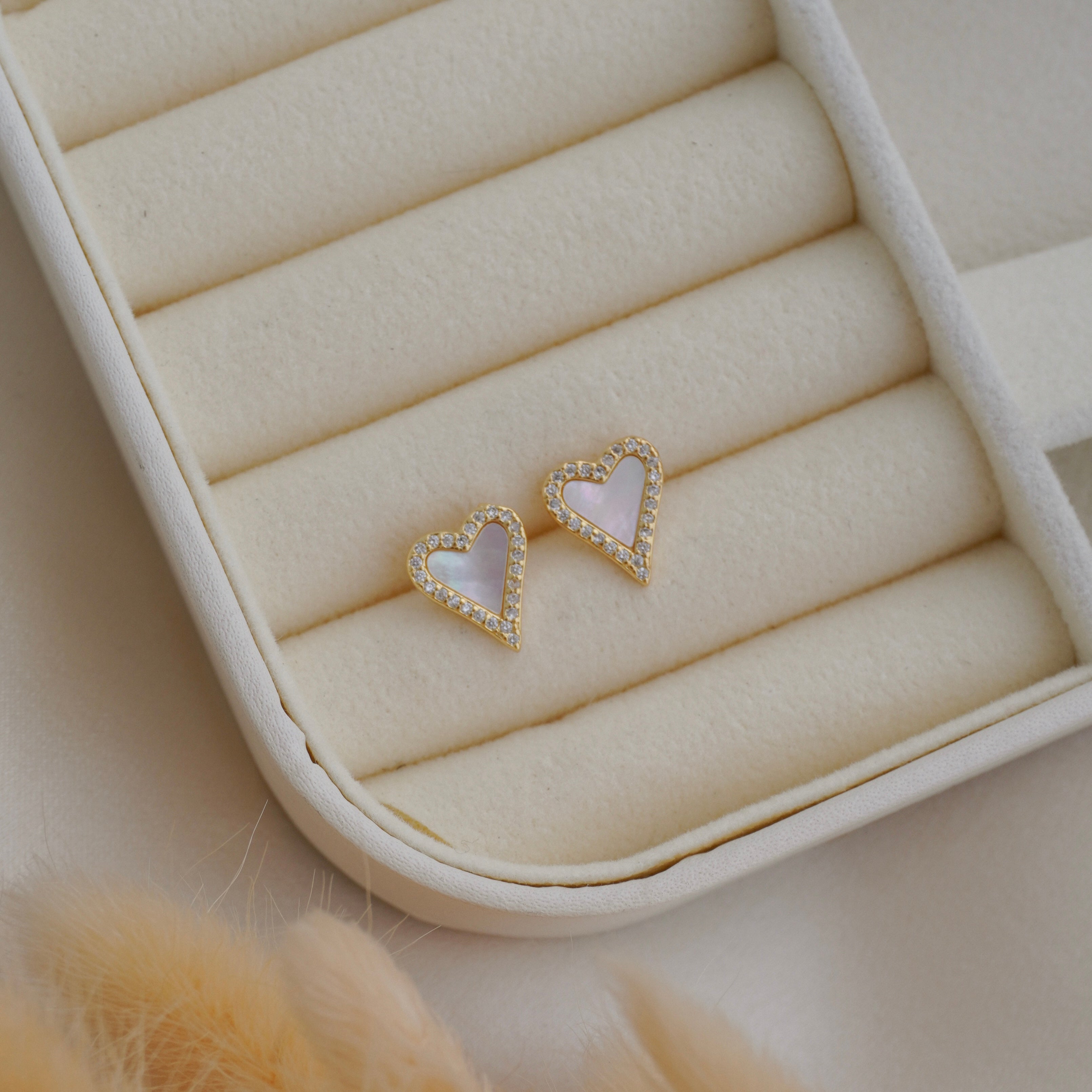 Nacre heart studs