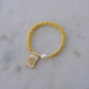 Nacre scapular bracelet
