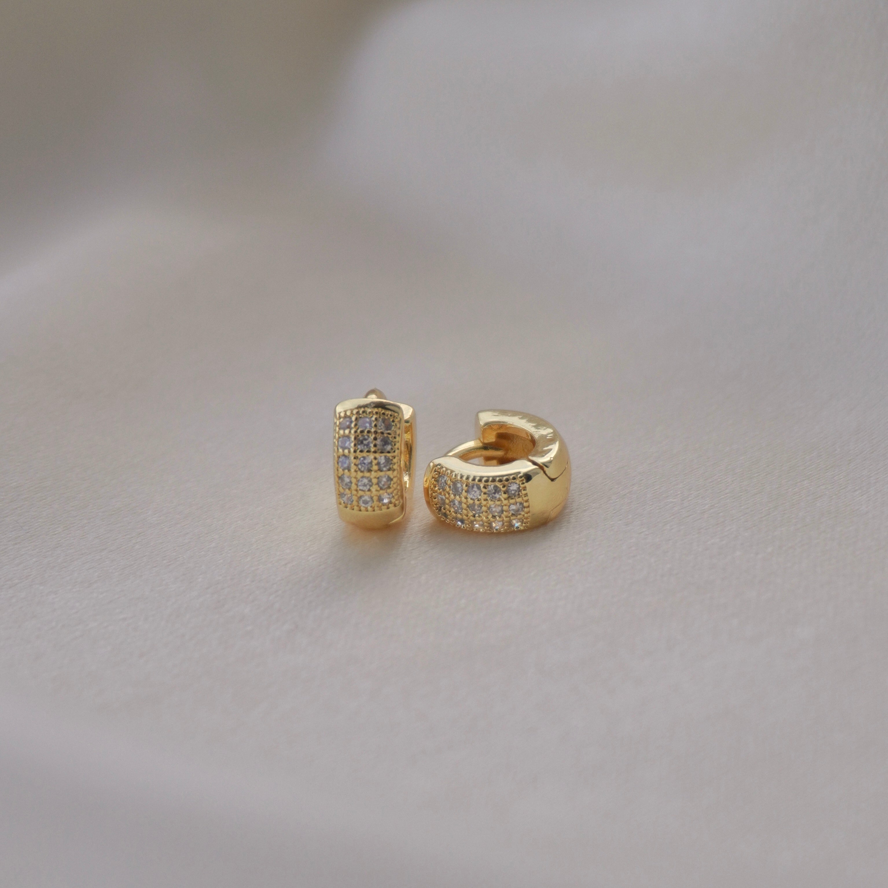 Mini micropave huggies