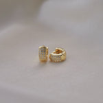 Cargar imagen en el visor de la galería, Mini micropave huggies
