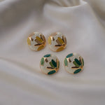 Cargar imagen en el visor de la galería, Painted-flower studs
