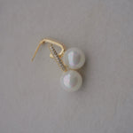 Cargar imagen en el visor de la galería, Micropave &amp; pearl square stud
