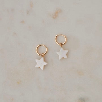 Minimalist huggies