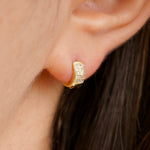 Cargar imagen en el visor de la galería, Mini micropave huggies
