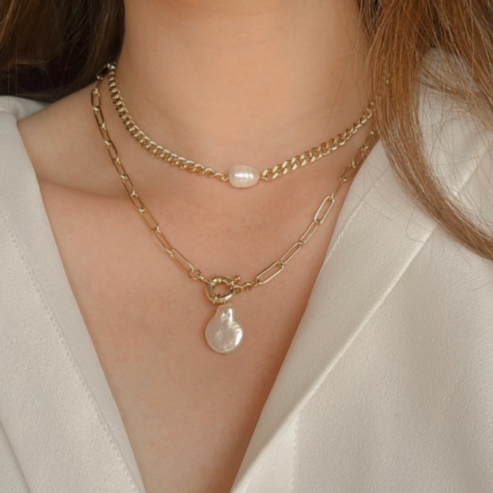 Midi paperclip & baroque pearl necklace