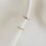 Cargar imagen en el visor de la galería, Dotted ear cuff
