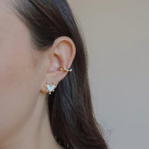 Pearly ear cuff
