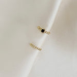 Cargar imagen en el visor de la galería, Dotted ear cuff
