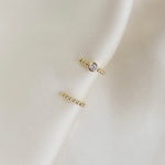 Cargar imagen en el visor de la galería, Dotted ear cuff
